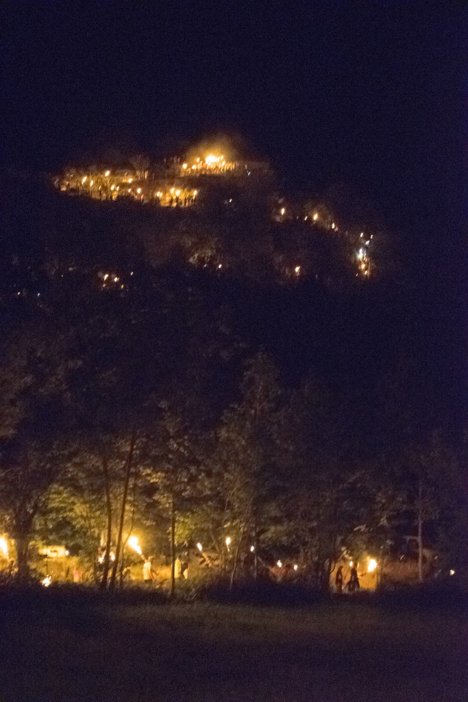 Fiestas del fuego del solsticio de verano en los Pirineos | HCMN