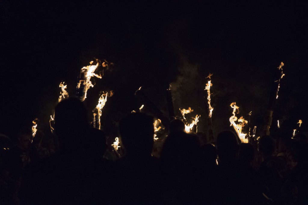 Fiestas del fuego del solsticio de verano en los Pirineos | HCMN