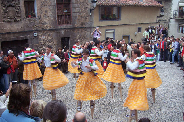Danza de los zancos en honor a Santa María Magdalena | HCMN
