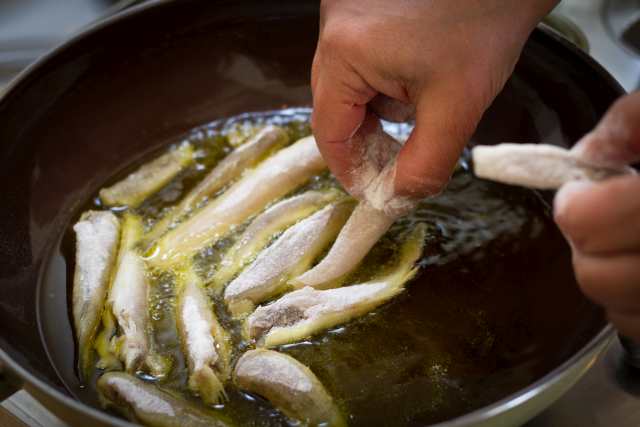 Cómo hacer una fritura de pescado perfecta| HCMN