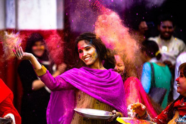 Descubre el Festival Holi: ¡una fiesta llena de color! | HCMN